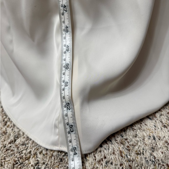 Elegant Cream Maxi Dress - Picture 5 of 6